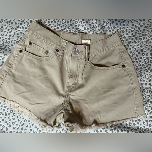 Beige Levi shorts. Size 5. - Picture 2 of 3